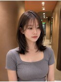 顔まわりレイヤー × ぱっつんミディアム × グレージュ