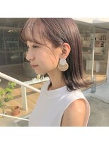 ベージュカラー ケアブリーチ ミルクティー　鎖骨ミディ