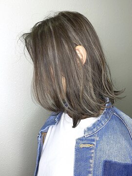 アリーシャ バイ アルティナ(Alisha by artina) 外ハネロブ×シルバーハイライト 【Alisha相模大野】