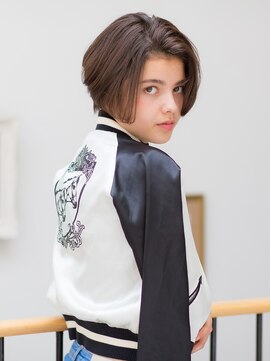 ヘアーズ ロッソ テラス(hair's ROSSO TERRACE) [鶴見]センターパートマッシュ ショート大人ボブ☆#30代40代50代