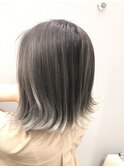 グレーバレイヤージュ/小顔外ハネミディアム