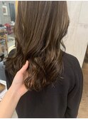 ブルーとむらさきが入った透明感ベージュ