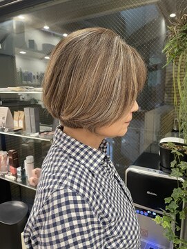 アールヘア ナチュラルアンドオーガニックサロン ハイライトショートボブ【オーガニックミルクティーベージュ】