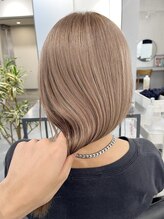 フォト 新宿(foto) ショートヘアシアーカラーワンカールセミディダークアッシュ新宿