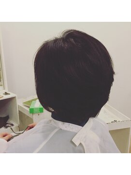 カタチヘアー(HAIR) 。。。おとな。。。流れ。。。ボブ。。。。。