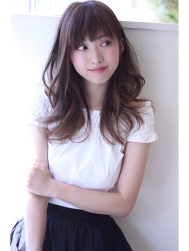 イースタイル 一社店(e style) グレージュカラーの外ハネロングヘアー