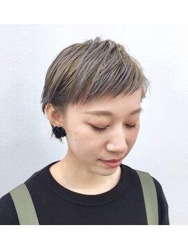 ビースティドレッシング(BEASTIE DRESSING) 【BEASTIE DRESSING】耳かけショート×斜めバング×３Dカラー 2