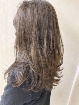 ノク(nok) セミロングくびれレイヤー_ネオウルフアッシュブラウン