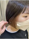 オレンジベージュのイヤリングカラー