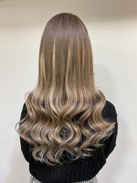 フツーロ 栄(FUTURO) かなちゃんバレイヤージュ！！