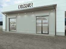 クロスオーバー(Cross Over)の雰囲気（右側の扉が入り口となっております。）