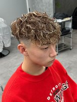 ベルクロー バイ アリープ(Bel.crow by ALEAP)&nbsp;スペインカール/ハイライト/スキンフェード/ブリーチデザイン