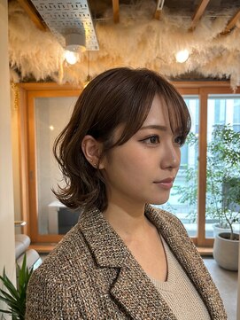 ホロル(horol) 後れ毛を残した大人ローポニー