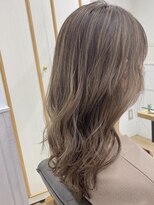 ネオリーブ クーロ(Neolive curro)&nbsp;白髪ぼかしハイライト×ミルクティーベージュ　ショコラベージュ