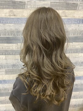 ベンティレオ(venti Leo) ロングヘア　オリーブベージュ　ブリーチなし　ミックス巻き