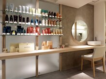 フリップビーアヴェダ(FLIP B AVEDA)の雰囲気（AVEDA製品を多数取り揃えております。店販のみのご来店も大歓迎!）