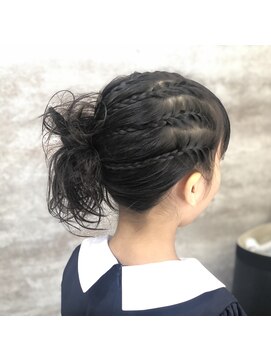 アトワ(A'tois) サイドまとめ髪