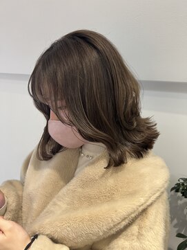 トレス(TRESS) 外ハネレイヤー　ボブレイヤー　くびれボブ　オリーブカラー