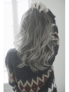 エリスホリエ(Eliss Horie) スモーキーグレー×シルバーグレージュグラデーション