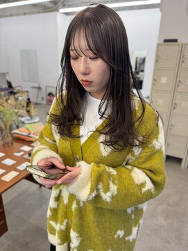 エルメ(Elme) 毛先に厚みを残した扱いやすいレイヤースタイル