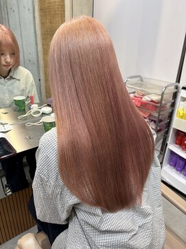 サンク 原宿 表参道(cinq) ミルクティーグレージュ顔まわりレイヤーボブヘーゼルグレージュ