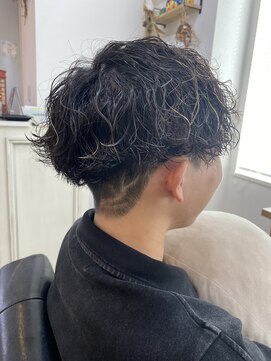 エンリー(ENlee) 【とまべち】ウェーブパーマ×刈り上げラインアート