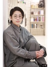 《stylist  飯坂 将平》歴6年  可愛く、格好よくするのが得意、トレーニング、薬剤知識ナンバーワン(自称)