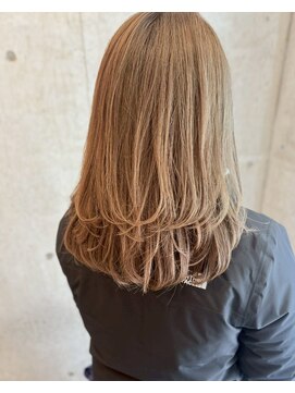 ロッカヘアエジェ(ROCCA hair eje.) ナチュラルレイヤー×ベージュミディアムレイヤーカット