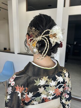 エミュ(emu.) 卒業式やわらかシニヨンアレンジ♪