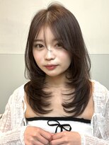 クラン バイ ヘッドライト たまプラーザ店(clan by HEADLIGHT)&nbsp;ミディアムレイヤーワンカールシースルーバング艶髪