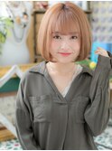 キャラメルベージュ外国人風前下がり大人ボブ