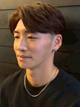 ディスイズバーバーセカンド(THIS IS BARBER 2nd) サイドパート ツーブロック ブラウンカラー 毛流れパーマ