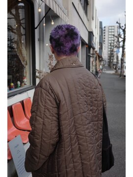 エディ(Edy) スパイキーショートケアブリーチダブルカラー外国人風眉毛カット