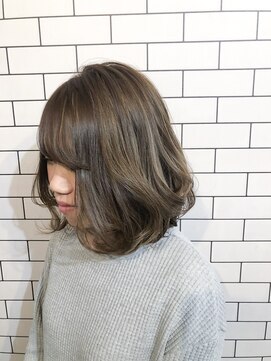 スリー(THREE) ナチュラルハイライトボブ♪