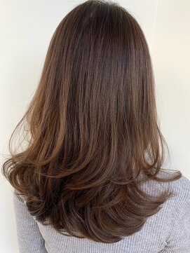 ケーツーナゴヤ(K two NAGOYA) ふわっとボリュームのロングレイヤー小顔ヘアスタイル。