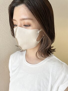 オウルヘアー(Owl hair) ミルクティーベージュのイヤリングカラー/鎖骨ミディアム