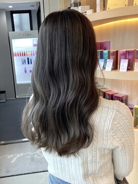 シダ(sida SAIIN) 【西村】20代ブリーチカラーオリーブベージュ