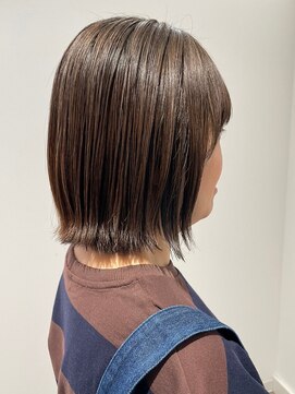 アルフレッド 桜本町店(alfRed) 切りっぱなしボブ 外はねボブ 白髪ぼかし