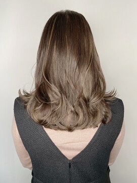 クィーンズガーデンバイケーツーギンザ(QUEEN’S GARDEN by K two GINZA) シルクレイヤーカット*グレージュ*白髪染め*髪質改善*バイカルテ