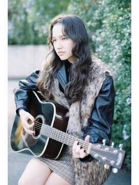 メロウ(MELLOW) 力を抜いた質感が心地いい、リラックストリートメントパーマ