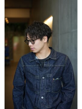 チーカ(chica) ハードツイストスパラルパーマ×センターパート