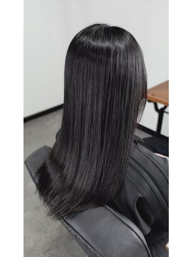 浮雲(UKIGUMO) 縮毛矯正でボリュームダウンと艶とまとまりを手に入れよう