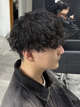 ヒュイル バイ ニアウ(Hwyl by Niau) メンズカットパーマシャドウパーマ刈り上げナチュラル波巻き