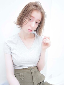 デイズ(days) 外国人風カーキグレージュ☆ブリーチWカラー無造作ボブ