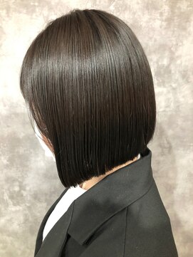 ランダ(LANDA.) 前下がりボブ×切りっぱなし