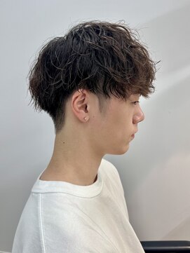 サロンドジョー(salon de joe) ツイストスパイラルパーマメンズマッシュ刈り上げ　奥東巧真