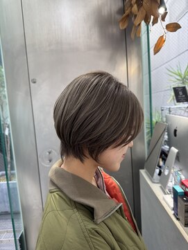 シェリ 天神(CHERIE) 福岡 ブリーチ オリーブグレージュ ダブルカラー ショートカット