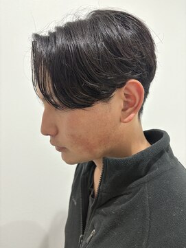 ヒュイル バイ ニアウ(Hwyl by Niau) メンズマッシュセンターパートスパイラルパーマニュアンスパーマ