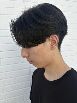 ヒュイル バイ ニアウ(Hwyl by Niau) メンズマッシュセンターパートスパイラルパーマニュアンスパーマ