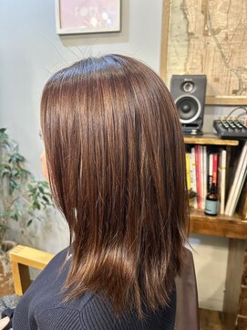 マロウズ(Marrows) 軽やかな外はねミディアム×カシスピンク